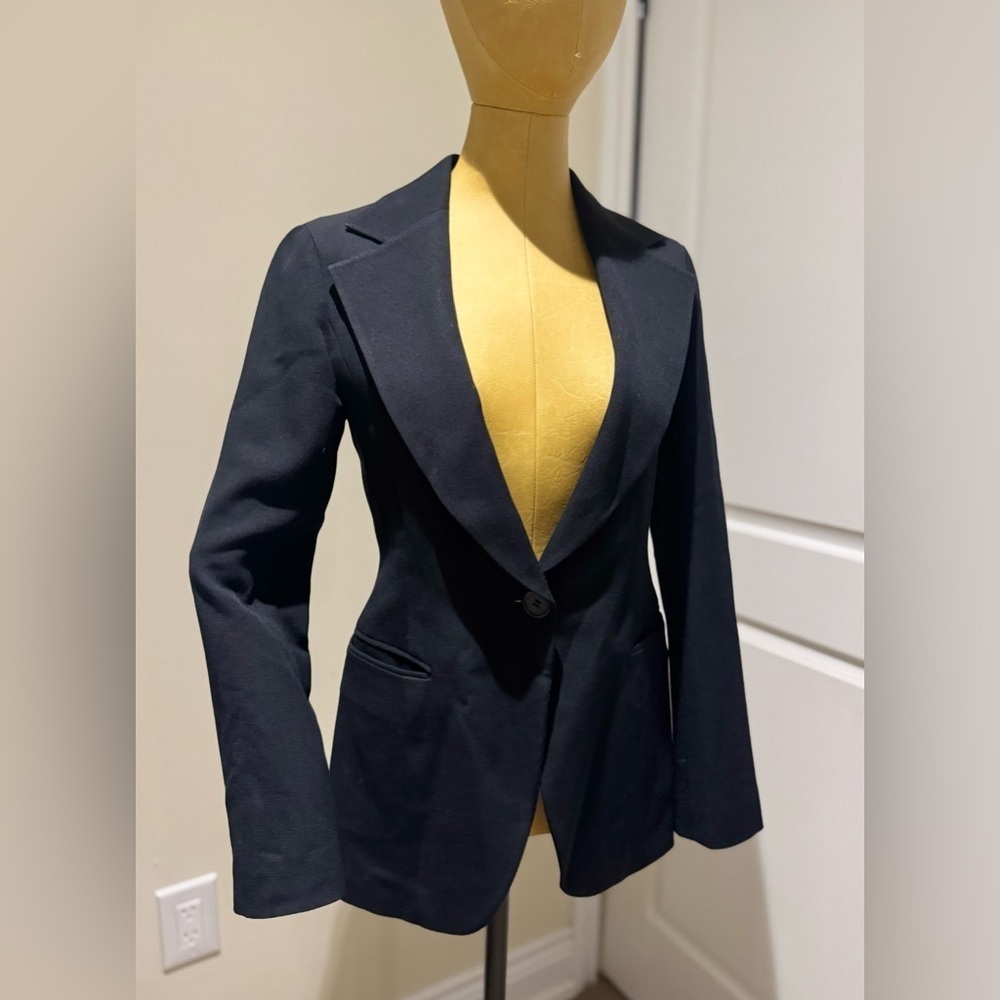 CLUB MONACO Black Blazer with Notched Lapels and Structured Shoulders (S)